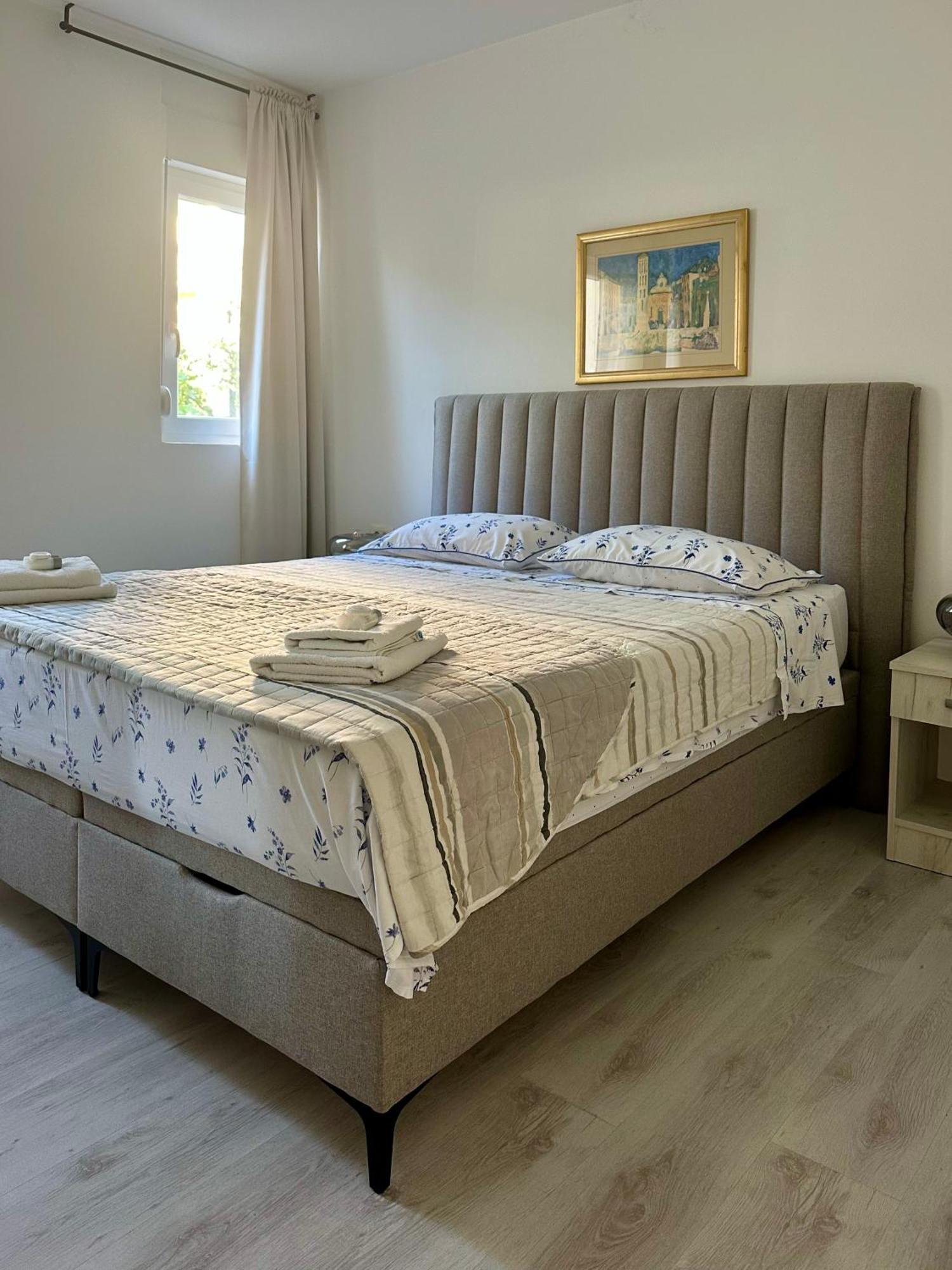 Cozy Modern Viktorija