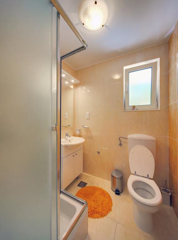 Rosso Apartment *