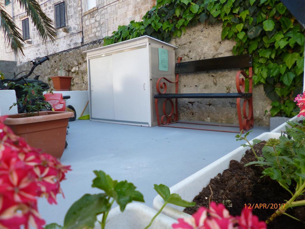 Haracic * Hvar Town