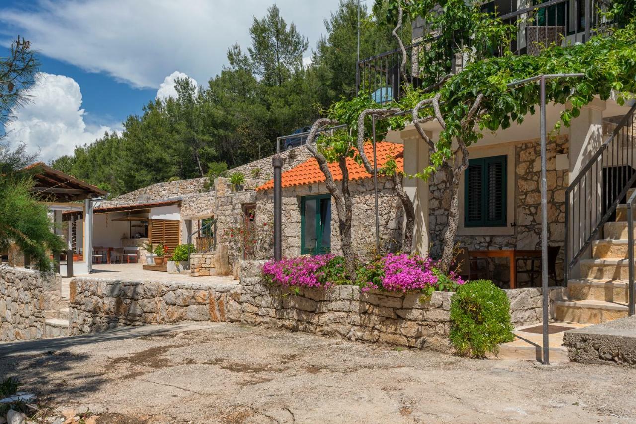 Golden Bay Hvar Aparthotel
