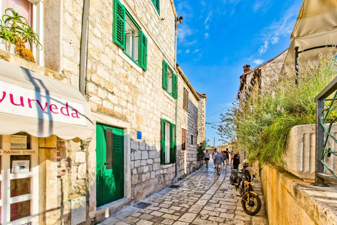 Petric, Old Town Hvar