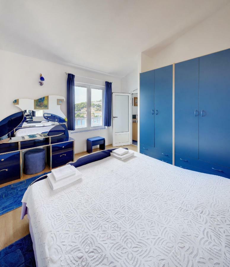 Rosso Apartment